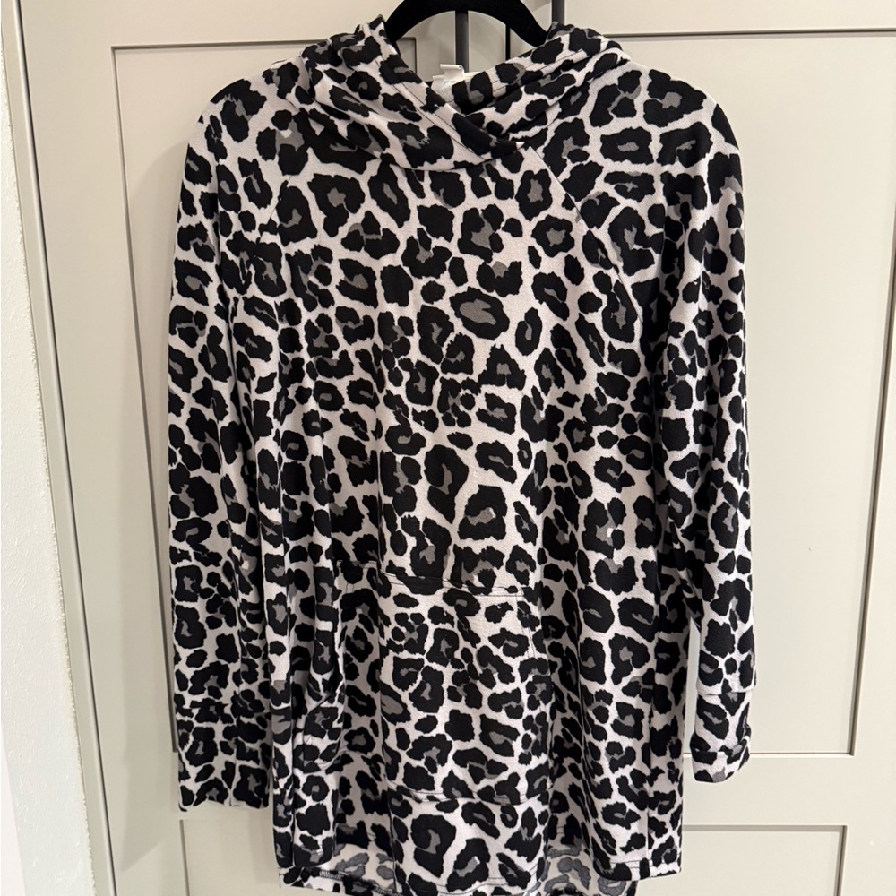 LuLaRoe Amber (Black and White Leopard Print Top)